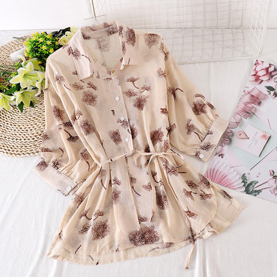 Cămașă modernă de damă cu model floral și guler clasic