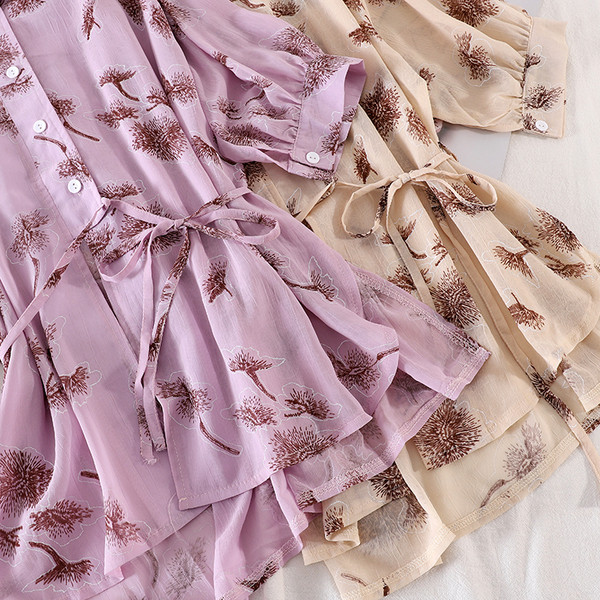 Cămașă modernă de damă cu model floral și guler clasic