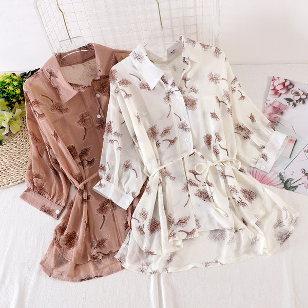 Cămașă modernă de damă cu model floral și guler clasic