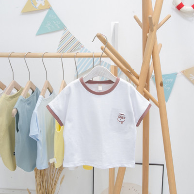 Μοντέρνο παιδικό μπλουζάκι με στρογγυλή λαιμόκοψη για αγόρια με κοντά μανίκια