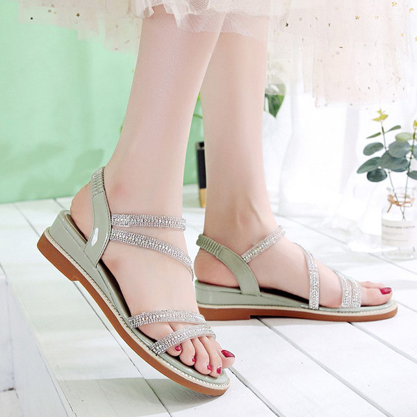 Naiste vabaaja sandaalid kividega ja kummiga