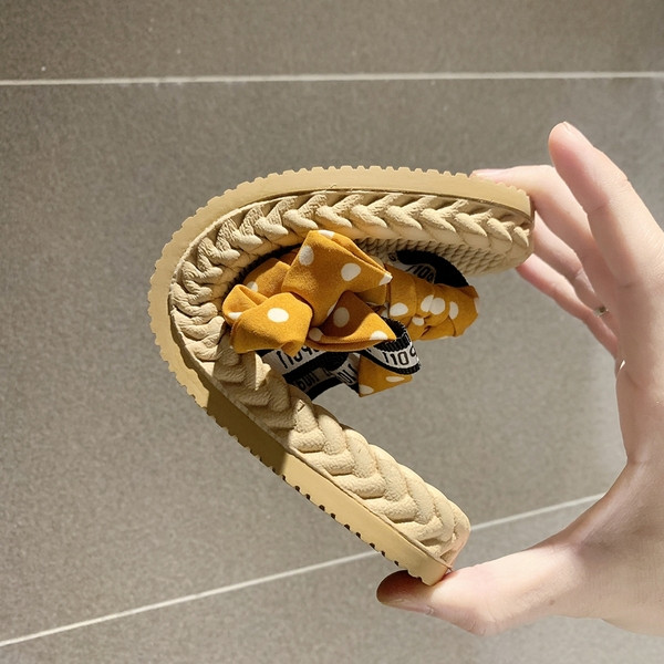 Alkalmi női szandál virágmintával és gumírozással