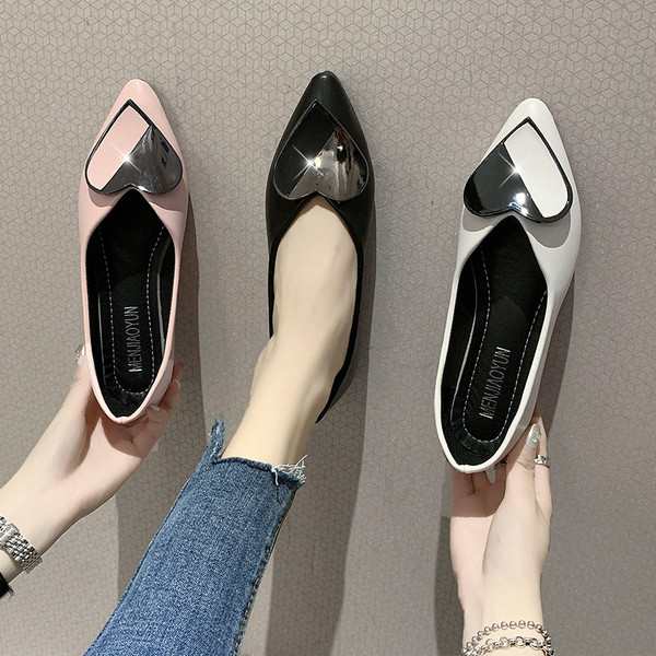 Metallist südamekaunistusega naiste vabaajajalatsite teritatud mudel