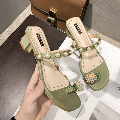 Papuci de damă cu toc gros de 5 cm și decor perlat