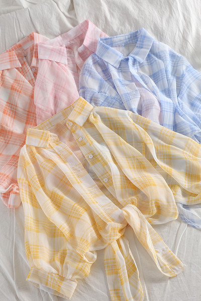 Naiste vabaaja ruuduline särk nööpide ja laiade varrukatega