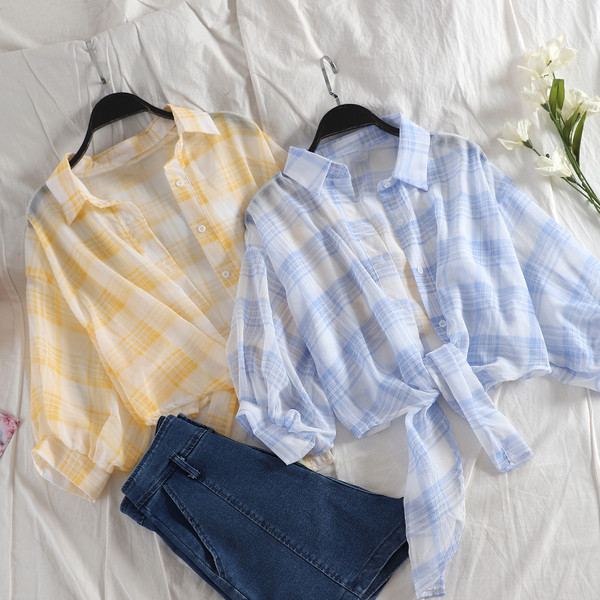 Naiste vabaaja ruuduline särk nööpide ja laiade varrukatega