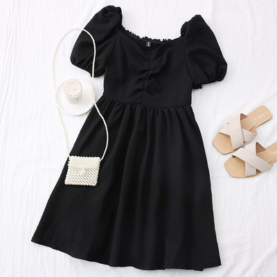 Naiste spitsikaela ja lühikeste varrukatega kleit