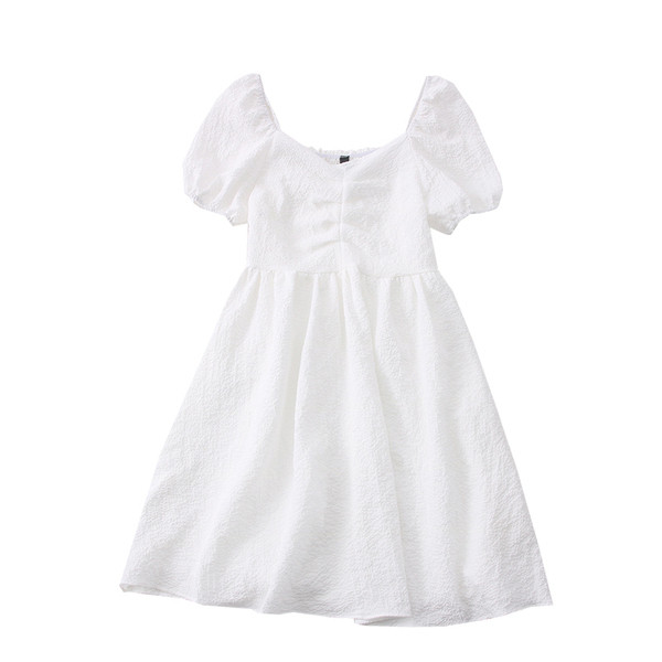 Naiste spitsikaela ja lühikeste varrukatega kleit