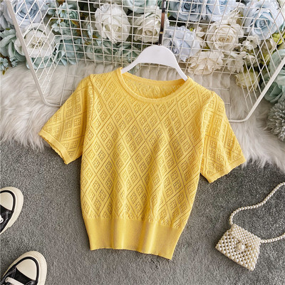 Bluză de damă din tricot subțire și mâneci scurte