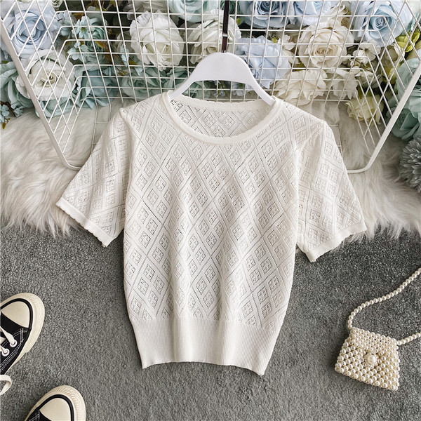 Bluză de damă din tricot subțire și mâneci scurte