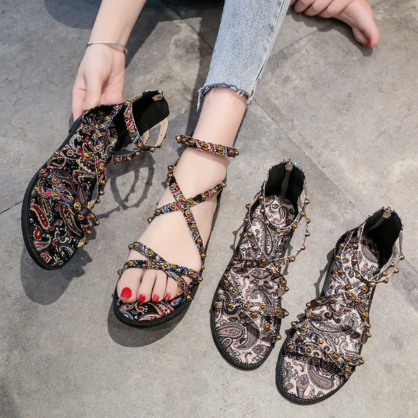 Naiste aasade ja ristrihmadega sandaalid