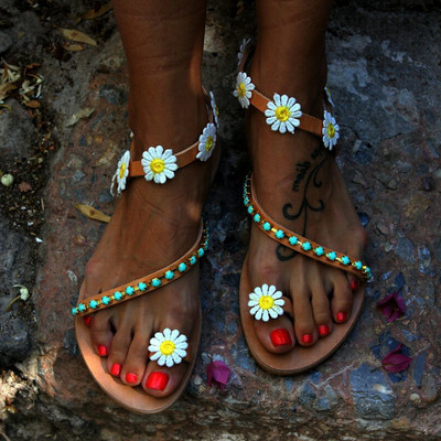 НОВ модел дамски сандали с бродерия и цветя 