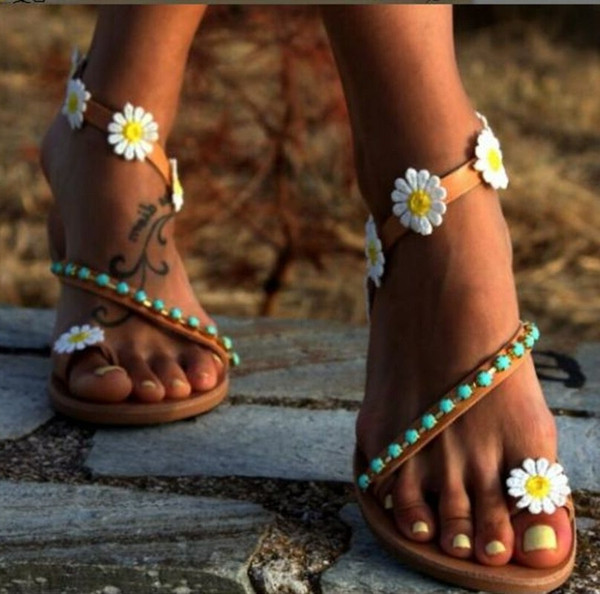 UUS tikandite ja lilledega naiste sandaalide mudel