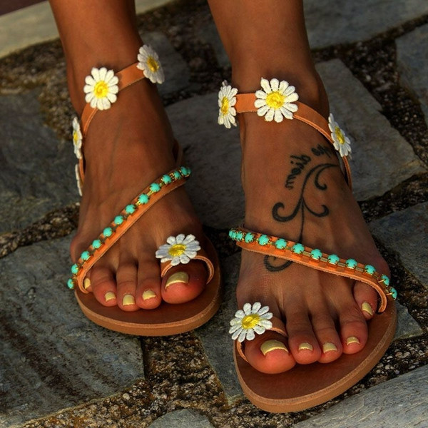 UUS tikandite ja lilledega naiste sandaalide mudel