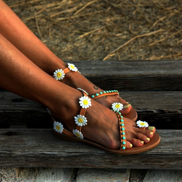 UUS tikandite ja lilledega naiste sandaalide mudel