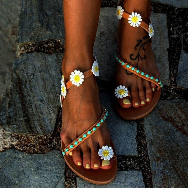 UUS tikandite ja lilledega naiste sandaalide mudel