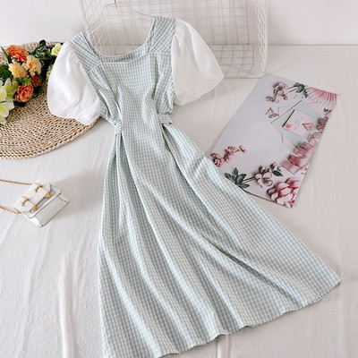 Дълга дамска карирана рокля с къс ръкав и квадратно деколте 