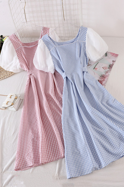 Дълга дамска карирана рокля с къс ръкав и квадратно деколте 