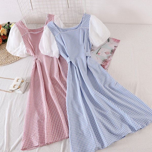 Дълга дамска карирана рокля с къс ръкав и квадратно деколте 