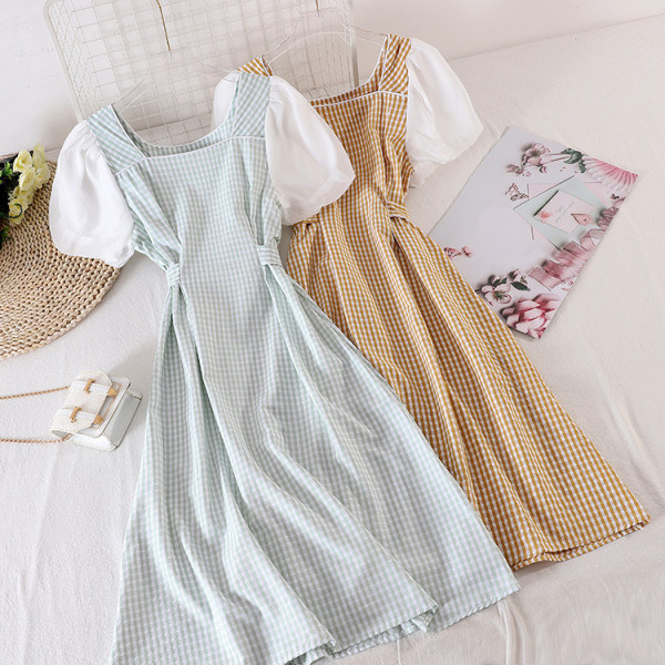 Дълга дамска карирана рокля с къс ръкав и квадратно деколте 