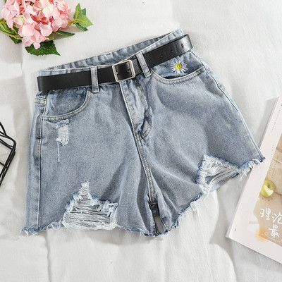 Къси дънкови панталони с висока талия, скъсани мотиви и бродерия