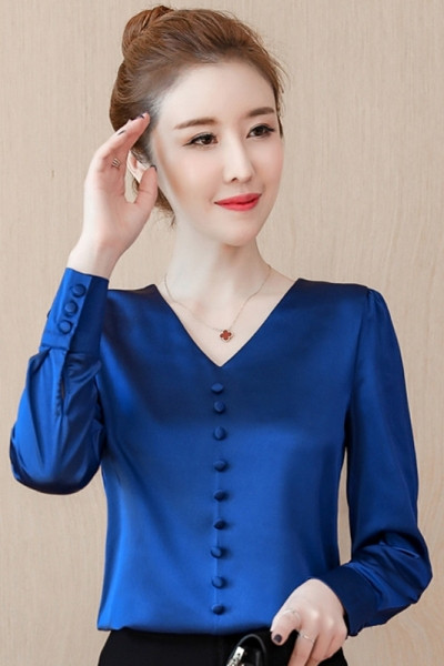 Сатенена дамска риза с копчета и V-образно деколте