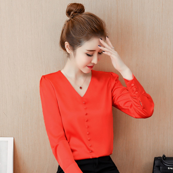 Сатенена дамска риза с копчета и V-образно деколте