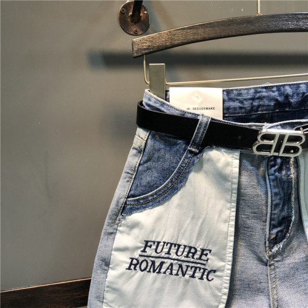 Актуални дамски къси панталони с елемент бродерия на джобовете 