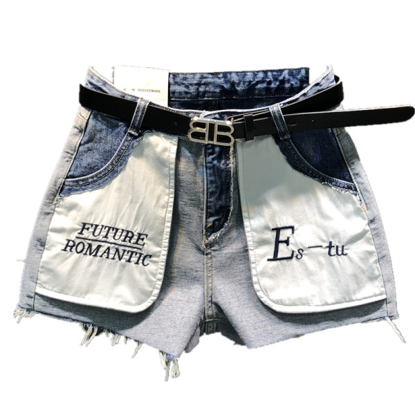 Актуални дамски къси панталони с елемент бродерия на джобовете 