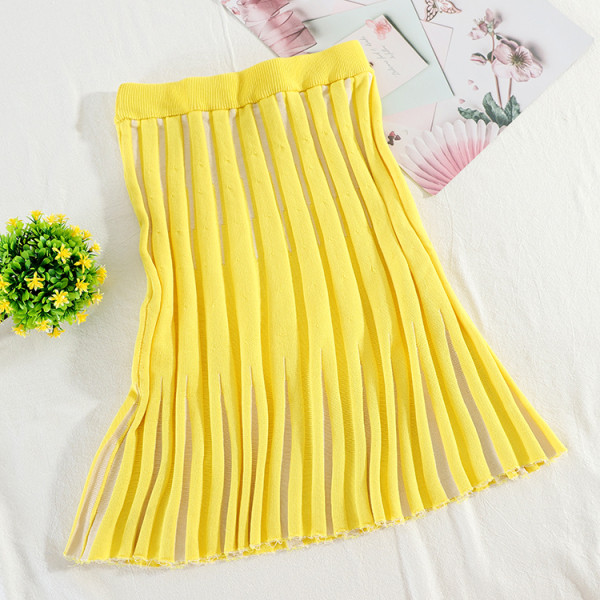 Дамски комплект от потник с копчета и пола с висока талия 