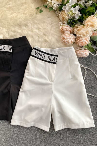 Moteriški šortai aukštu juosmeniu ir užrašu