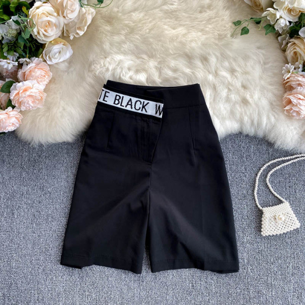 Moteriški šortai aukštu juosmeniu ir užrašu