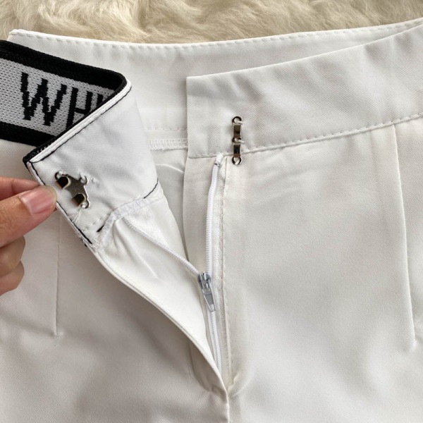 Moteriški šortai aukštu juosmeniu ir užrašu