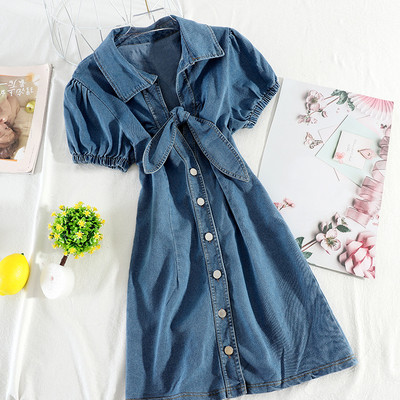 Moteriška džinsinė suknelė trumpomis rankovėmis ir kaspinu