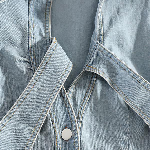 Дънкова дамска рокля с къс ръкав и панделка 