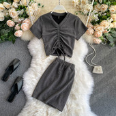 Ежедневен дамски комплект включващ тениска с връзки и пола с висока талия