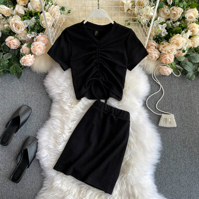 Ежедневен дамски комплект включващ тениска с връзки и пола с висока талия