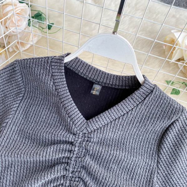 Ежедневен дамски комплект включващ тениска с връзки и пола с висока талия