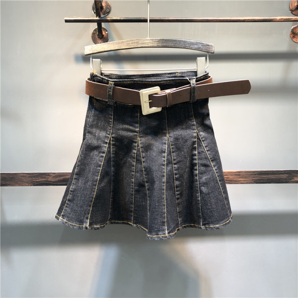 Стилна дамска дънкова пола с висока талия -разкроен модел 