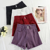 Moteriški trumpi džinsai aukštu juosmeniu ir sagomis