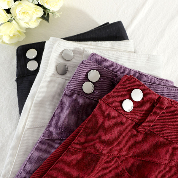 Къси дамски дънкови панталони с висока талия и копчета 