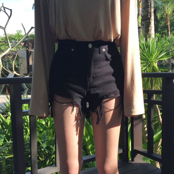 Дамски къси панталони с висока талия  и разкъсани мотиви 