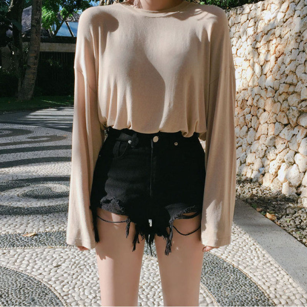 Дамски къси панталони с висока талия  и разкъсани мотиви 