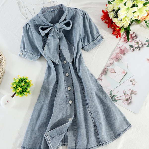 Дамска рокля от деним с къс ръкав и яка с панделка 