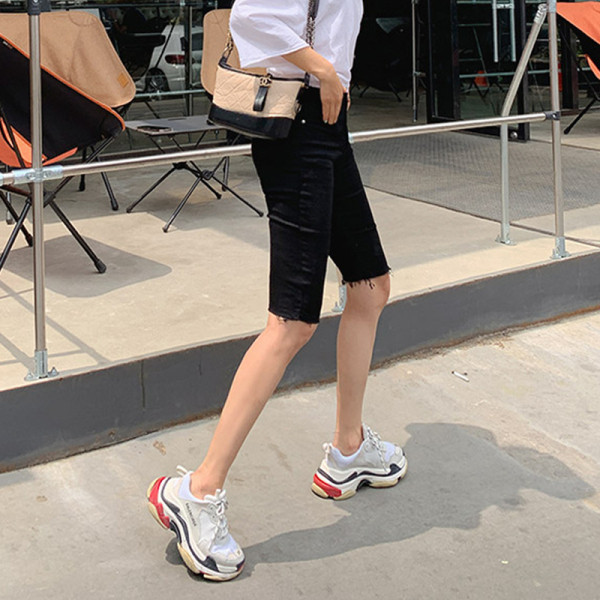 Нов модел дамски дънки над коляното 