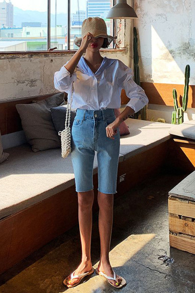 Дамски летни къси дънки с висока талия и дължина над коляното 