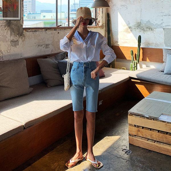 Дамски летни къси дънки с висока талия и дължина над коляното 