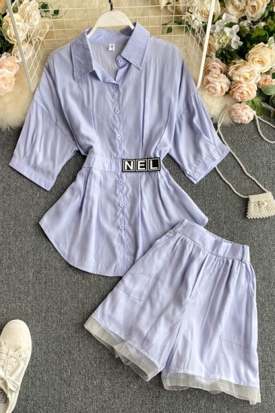 Стилен дамски комплект включващ риза и къси панталони