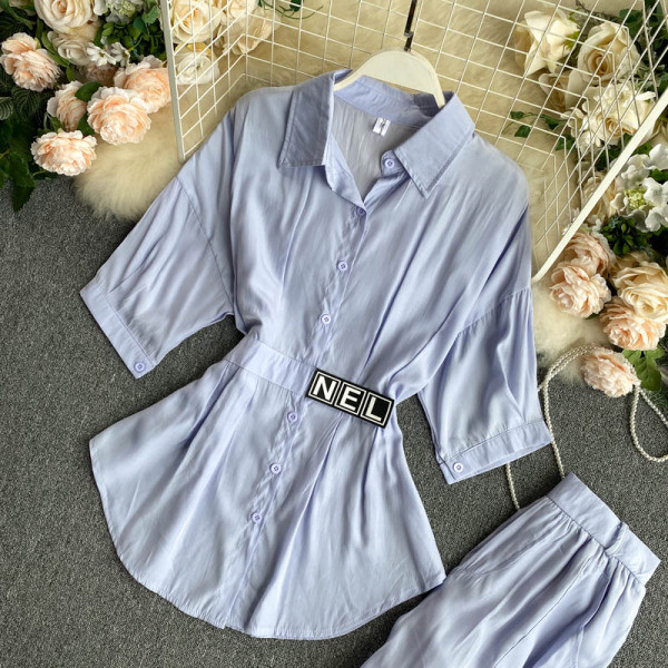 Стилен дамски комплект включващ риза и къси панталони