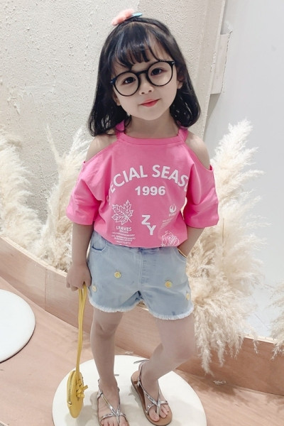 Модерна детска тениска с голи рамене и надписи